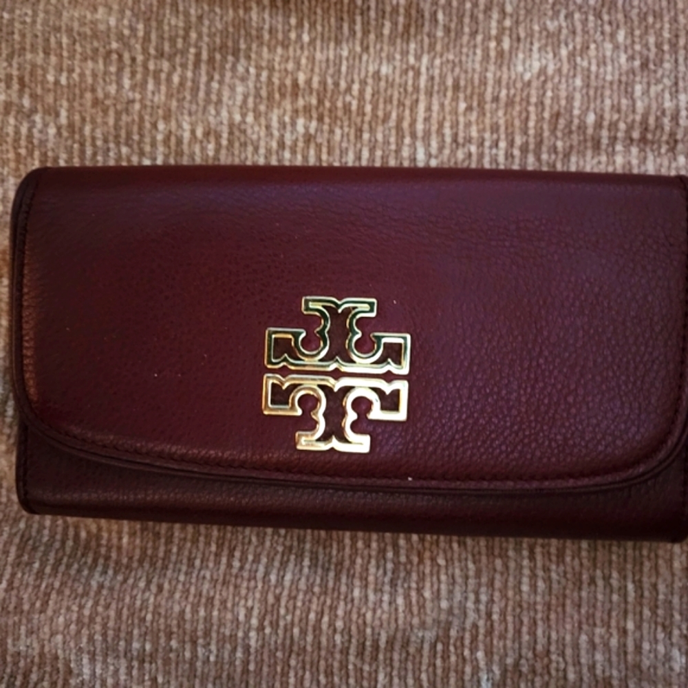 Tory Burch Britten Envelope Burgundy Pebbled Leather Wallet